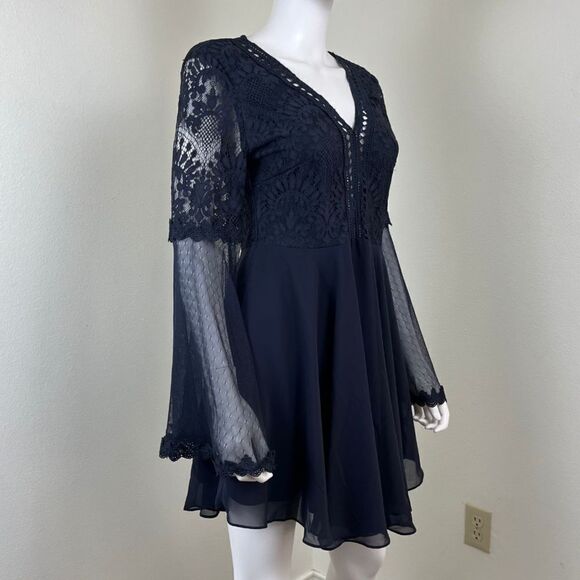Two Sisters Women Size 8 Blue Bethany Crochet Flare Long Sleeve Mini Dress - Picture 11 of 17